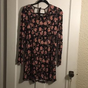 Floral shirt dress with long sleeves. keyhole back